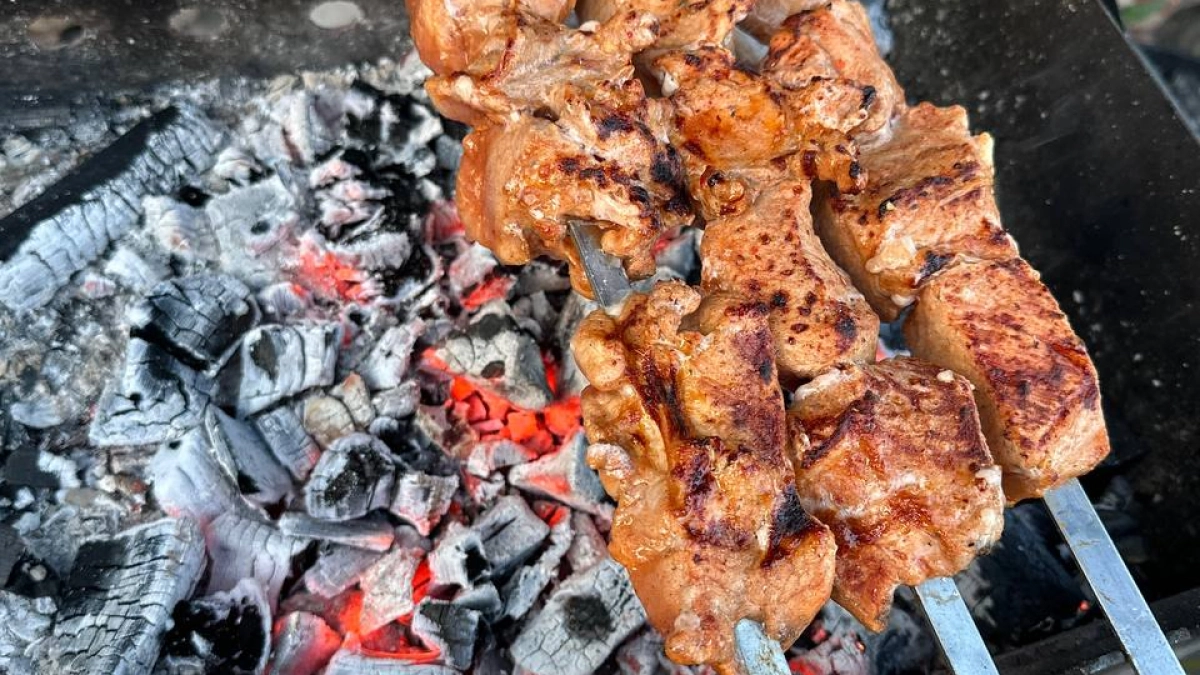 Секрет сочного шашлыка: этот маринад сделает из свинины гастрономический шедевр
