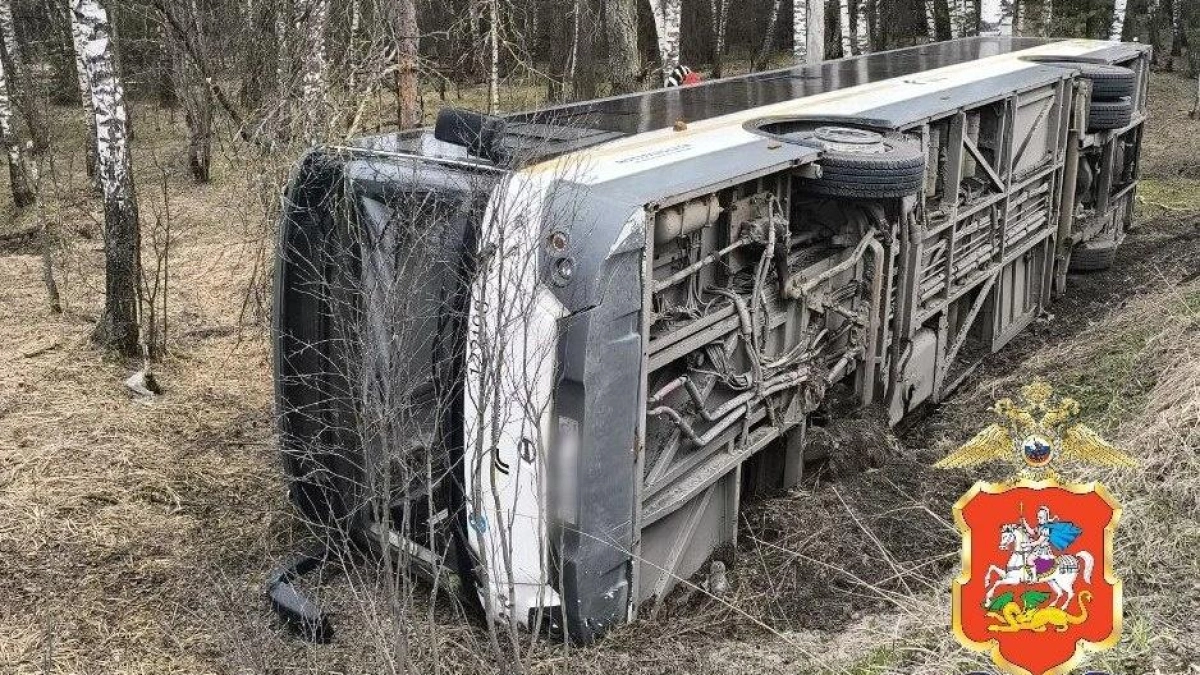 В Московской области перевернулся автобус с пассажирами