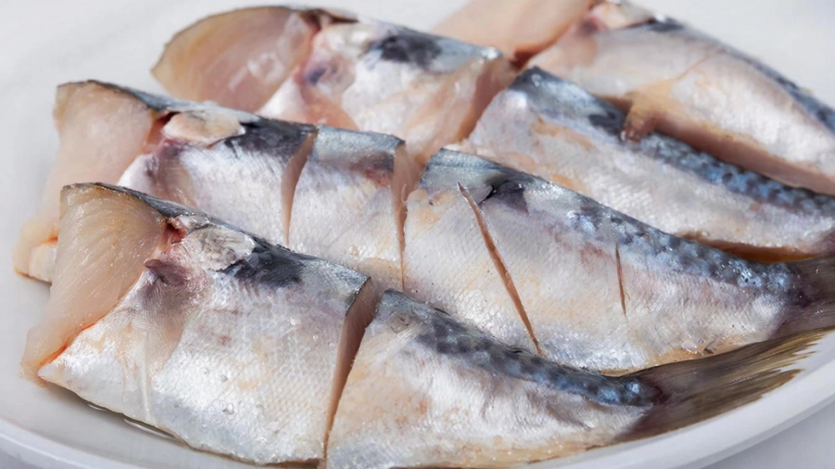 Как засолить скумбрию дома: быстрый рецепт вкусной рыбы — стоит попробовать каждому