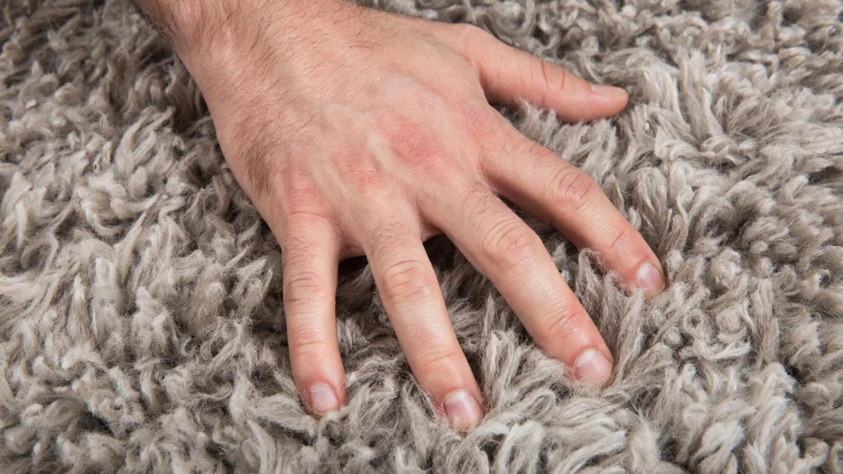 Добавляю 4 ложки в таз — и ковёр чище нового: от многолетних пятен не остаётся ни малейшего следа — простой метод