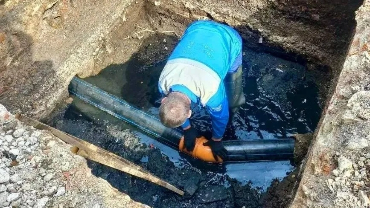 Специалисты Наро-Фоминского водоканала заменили 30 метров канализационной сети на улице Больничной в Верее