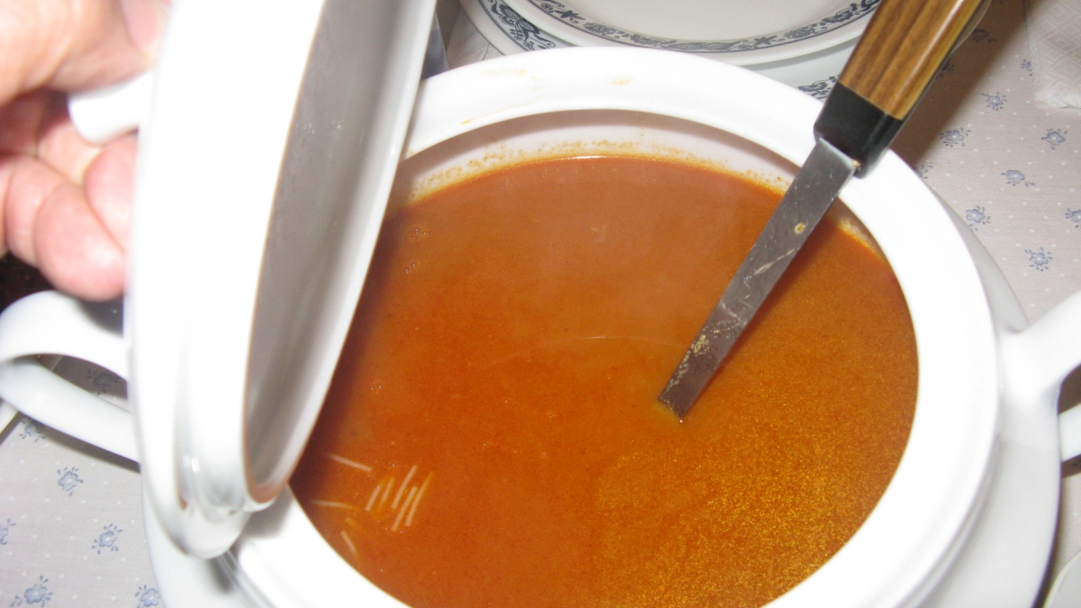 «Варил три часа — а бульон всё равно мутный». Три главные ошибки: почему так выходит даже у опытных хозяек?