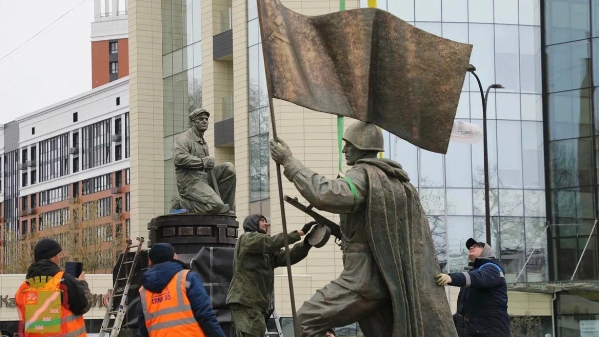 В центре Наро-Фоминска устанавливают монумент в честь города-воина и труженика