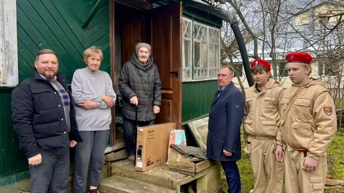 В Наро-Фоминском округе поздравили с наступающим праздником ветерана труда Марию Березину