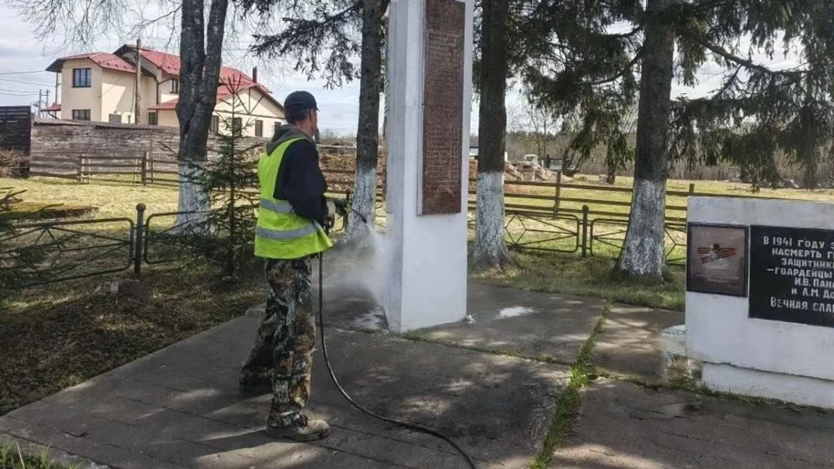 В Подмосковье перед праздником Победы промоют больше 3 тысяч памятников
