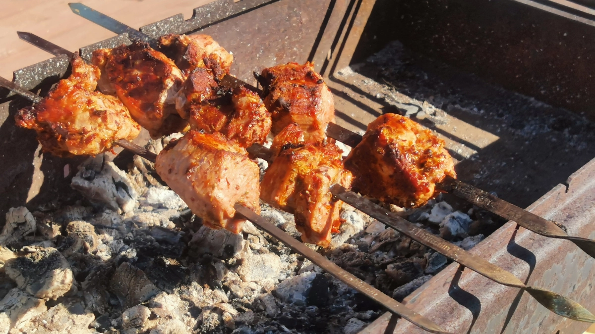 В Подмосковье перед майскими праздниками вырос спрос на мясо для шашлыка