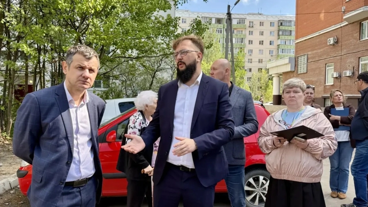 В Наро-Фоминске чиновники выслушали жалобы жителей и взяли в работу благоустройство двора
