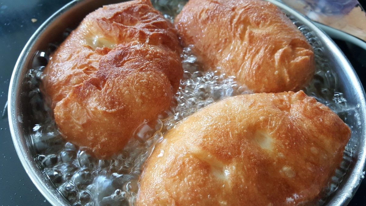 Жареные пирожки с картошкой: пышные, вкусные и долго не черствеют