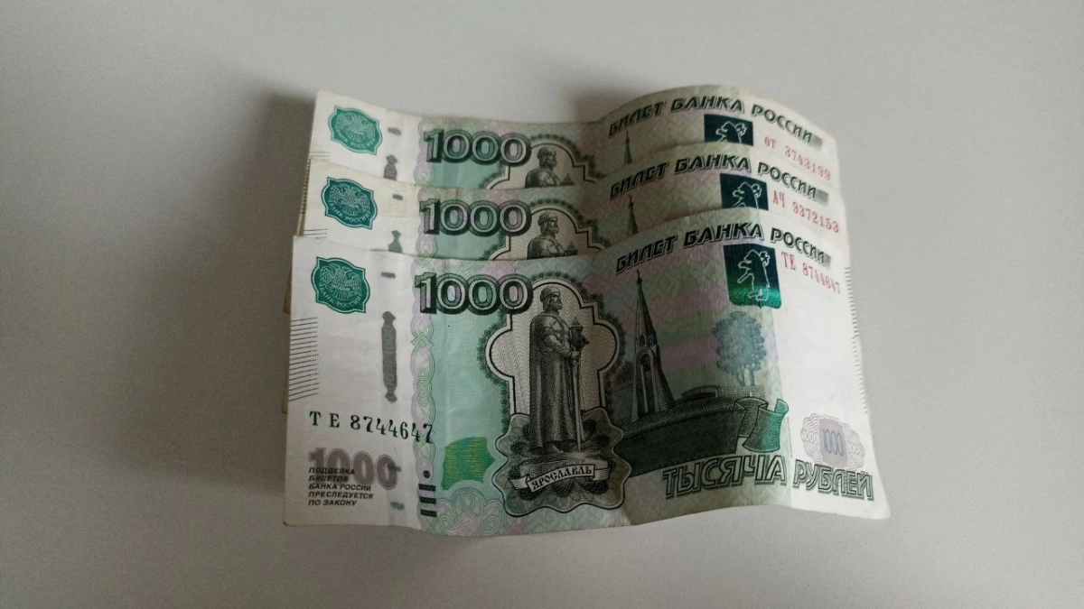 По 70 000 рублей в год за стаж: кому начнут платить с июня за 15 лет непрерывной работы