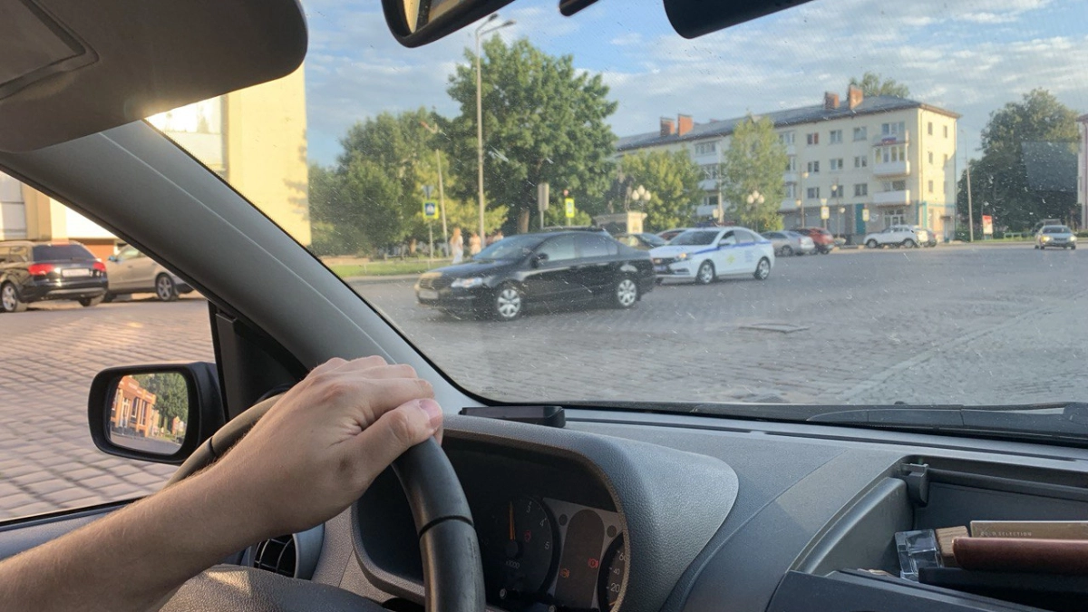 Правовая ловушка для водителя: Что нужно делать, если вас остановили после выхода из автомобиля