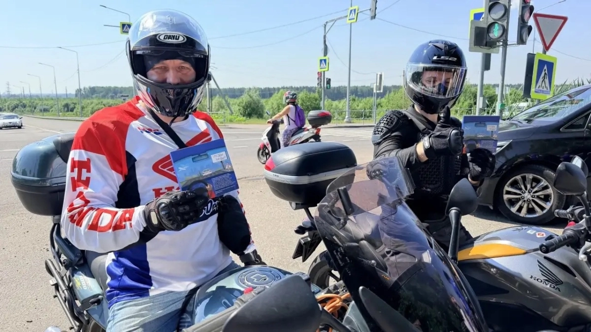В Подмосковье сотрудники Госавтоинспекции провели рейд с вручением водителям наборов для самостоятельной проверки трезвости