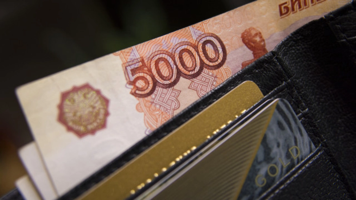 По 70 000 рублей в год за стаж: кому начнут платить с июня за 15 лет непрерывной работы