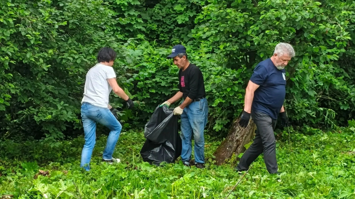 В Наро-Фоминском округе прошла уборка береговой территории