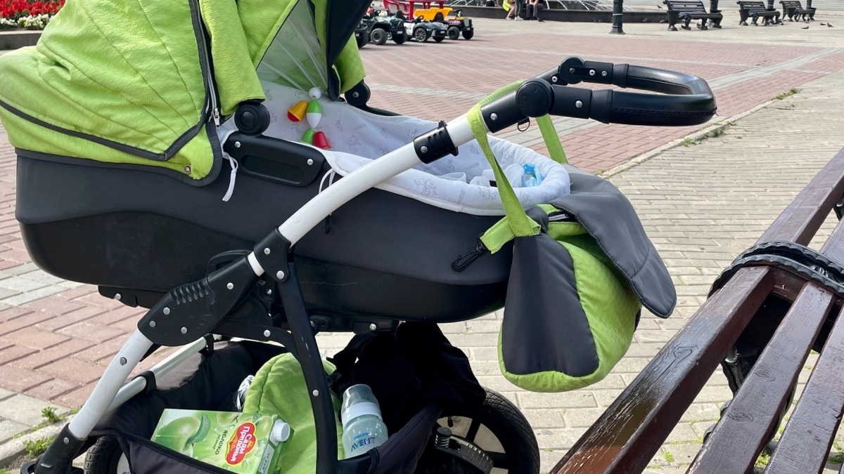 В Московской области пьяная пара бросила младенца в коляске на палящем солнце