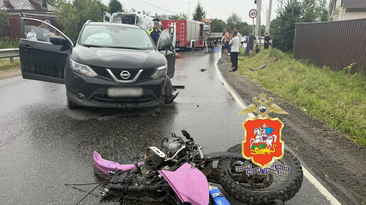 В Наро-Фоминском округе троих подростков госпитализировали после столкновения питбайка с иномаркой