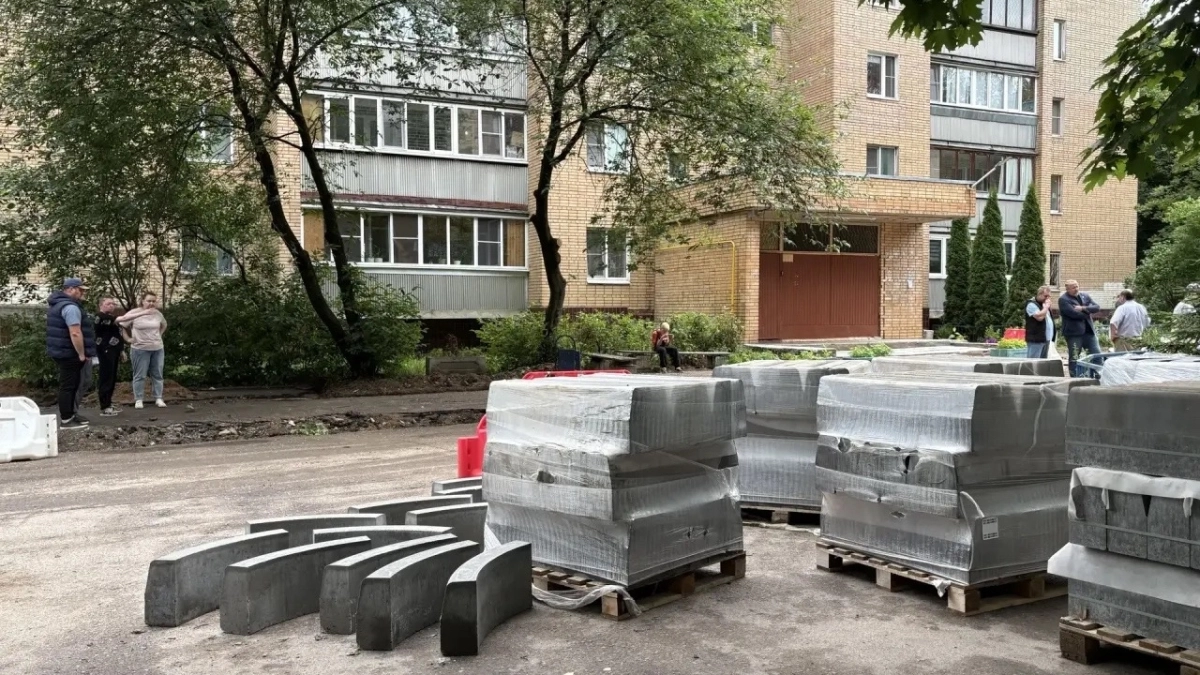 В поселке Наро-Фоминского округа благоустраивают дворы у домов 118 и 118а