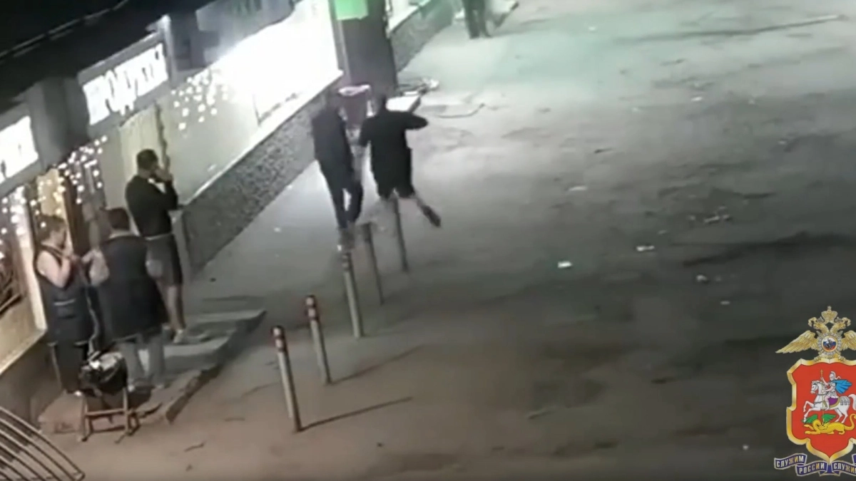 В Подмосковье полицейские задержали двоих мужчин, ограбивших прохожего