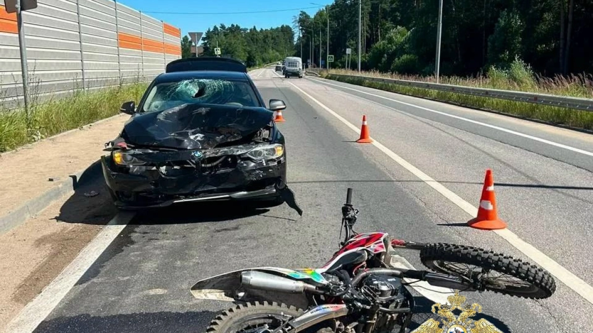 В Подмосковье столкнулись питбайк и легковой автомобиль