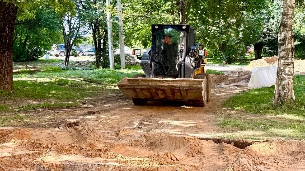 В Наро-Фоминске идет благоустройство сквера на Полубоярова