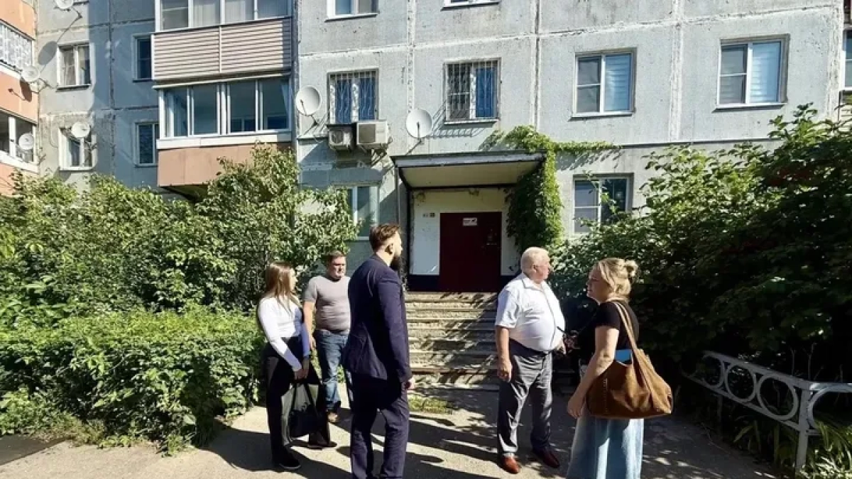 После обращения жителей в Наро-Фоминске приведут в порядок подъезд жилого дома