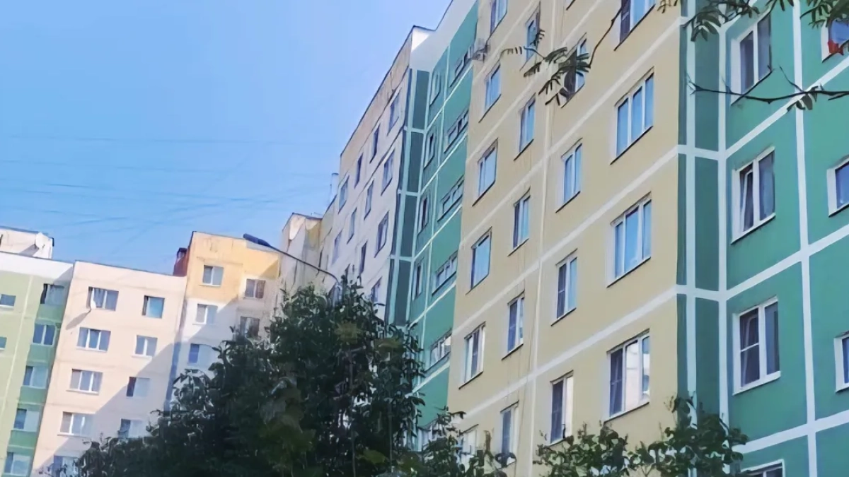 В Наро-Фоминске на фасаде дома на Маршала Жукова выполнили 40% работ